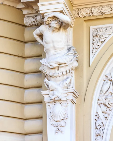 Detalles decorados de estilo de bellas artes del famoso Grand Casino o Monte Carlo Casino en Mónaco en Place du Casino — Foto de Stock