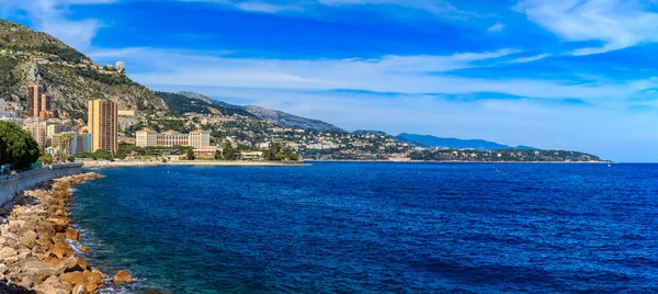 Panorama der monaco-küste und luxus-wohnhäuser im monte carlo-fürstentum von monaco — Stockfoto