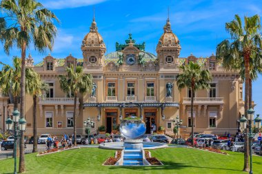 Monako Grand Casino Monte Carlo Place du Casino üzerinde ayna çeşme ile ön