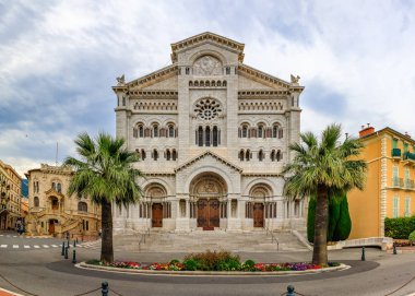 Monako Ville, Monte Carlo' daki Prenses Grace ve Prens Rainier' in mezarları ile ünlü Aziz Nikolaos Katedrali'nin manzarası
