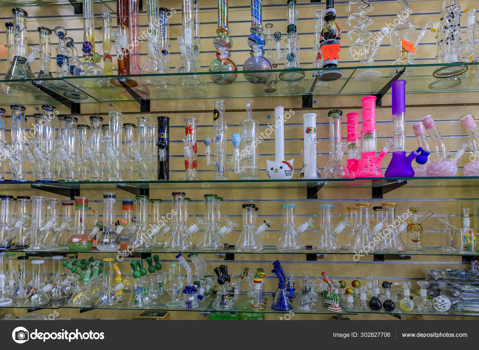 Glass bongs on display for smoking marijuana known as weed or pot in a  store in San Francisco famous Haight Ashbury – Stock Editorial Photo ©  SvetlanaSF #302827706