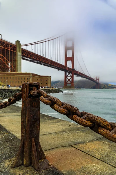 Golden Gate bridge with low fog rolling in San Francisco, California — Stock Photo, Image