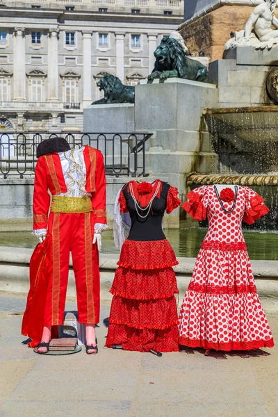 Traditional flamenco and matador costumes photo props at the fountain in Plaza de Oriente Royal Palace in Madrid, Spain — Stock Photo, Image