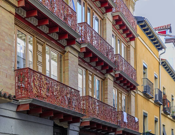 Beautiful traditional residential buildings with metal balconies in the streets of the city center in Madrid, Spain — Stock Photo, Image