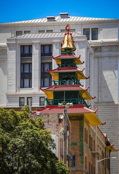 Modern Buildings Historic Chinese Pagoda Tower Chinatown Financial District Downtown — Stock Photo, Image