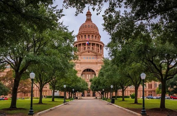 Tree Lined Path Leading Texas State Capitol Building Austin — Stock Photo, Image