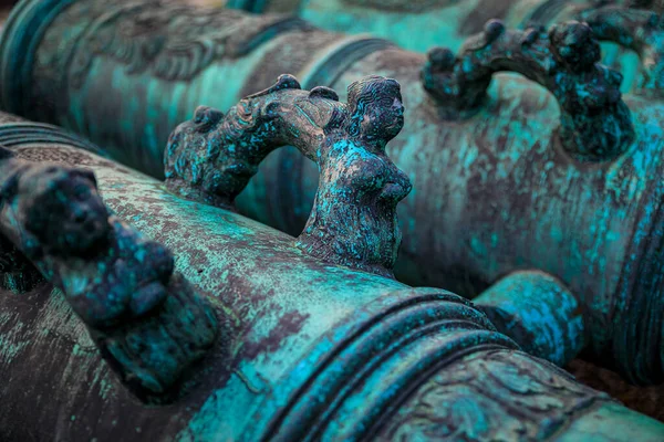 Feche Detalhes Dos Antigos Canhões Século Xvii Alinhados Quintal Museu — Fotografia de Stock