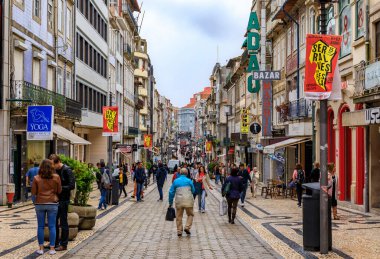 Villa Nova de Gaia, Portekiz - 31 Mayıs 2018: Vila Nova de Gaia, Portekiz 'in tarihi merkezinde Sandeman mahzeni. Sandeman, 1790 yılında kurulan bir Port şarabı markasıdır.