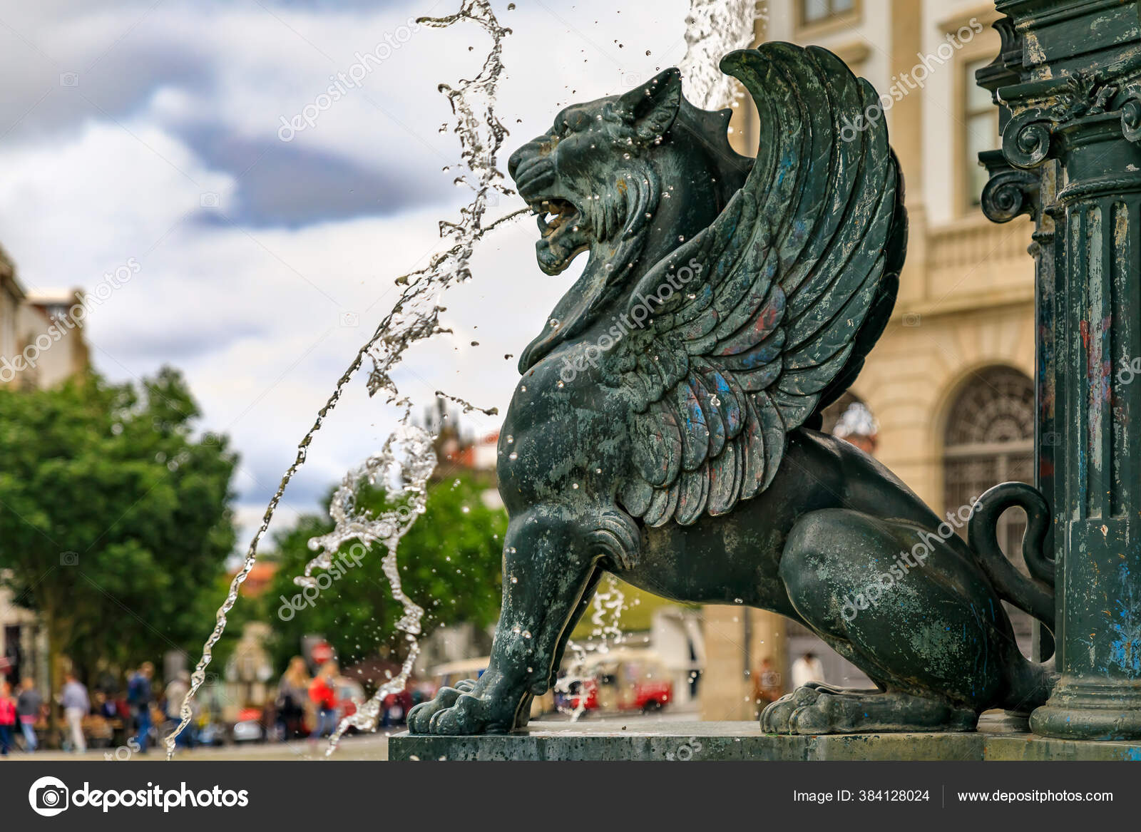 Leones alados fotos de stock, imágenes de Leones alados sin royalties |  Depositphotos