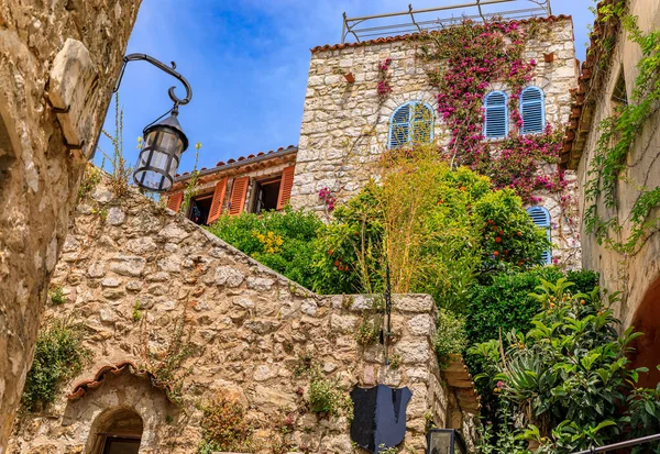 Pedra Exterior Edifícios Antigos Com Flores Nas Ruas Eze Village — Fotografia de Stock