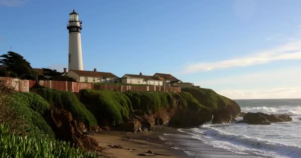 Pigeon Point Lighthouse on Northern California Pacific Ocean coastline — Stock Video