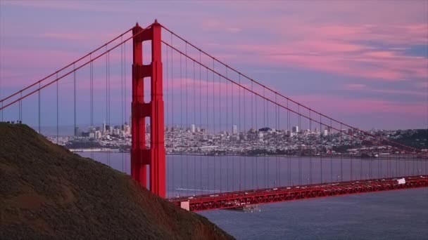 Golden Gate bridge with San Francisco skyline at sunset California — Stock Video