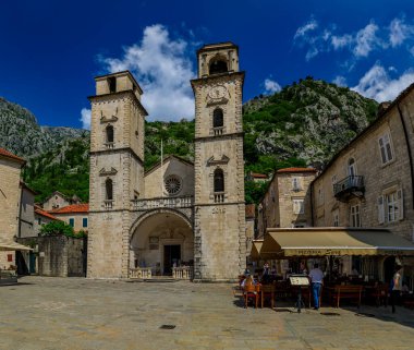 Kotor, Karadağ - 30 Mayıs 2019: Aziz Tryphon Kotor Katedrali 1166 yılında, Eski şehirdeki iki Roma Katolik katedralinden biri olarak kutsandı