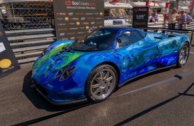 76. Monako Grand Prix 'sinde Foglizzo, Monako' da Shalemar Sharbatly tarafından özelleştirilen Pagani Zonda S 'yi sundu.