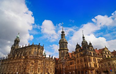 Almanya'da Dresden Residenzschloss ve Hofkirche binalar