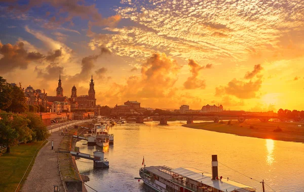Dresden Skyline Reflecion Rio Elba Pôr Sol Saxônia Alemanha — Fotografia de Stock