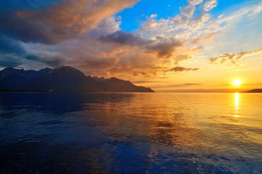 Leman Cenevre Gölü'nde İsviçre İsviçre günbatımı