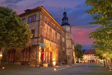 Stadt Nordhausen Rathaus günbatımı city hall Roland ile rakam Thuringia Almanya'da