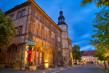 Stadt Nordhausen Rathaus günbatımı city hall Roland ile rakam Thuringia Almanya'da