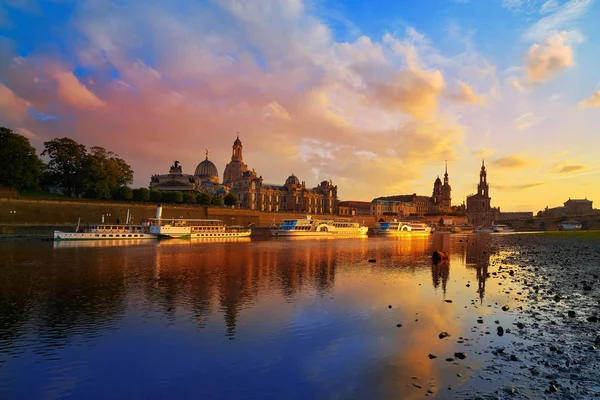 Drezda Skyline Reflecion Elba Folyótól Naplemente Németországi Sachsen — Stock Fotó