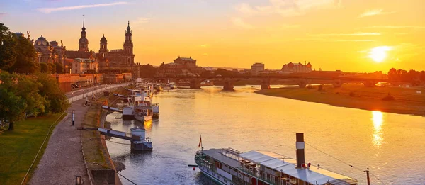 Dresden Skyline Reflecion Floden Elbe Vid Solnedgången Sachsen Tyskland — Stockfoto