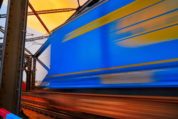 Berlijn Trein Deutschherrnbrucke Brug Rivier Meno Duitsland — Stockfoto