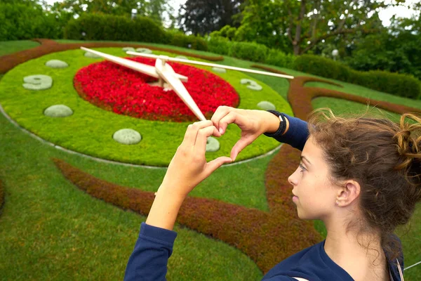 Çiçek Saat Bahçesinde Geneve Turist Kız Cenevre Sviçre Sviçre — Stok fotoğraf