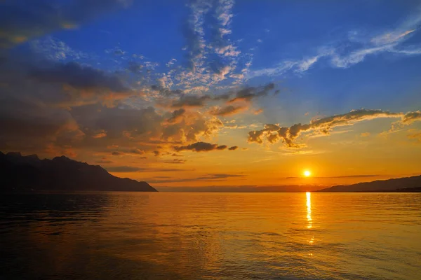 Ηλιοβασίλεμα Στη Λίμνη Leman Γενεύη Στην Ελβετία Ελβετικού — Φωτογραφία Αρχείου