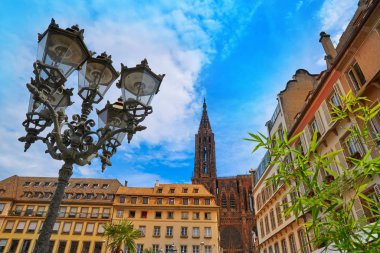 Strazburg'un şehir ve Notre Dame Katedrali Alsace Fransa