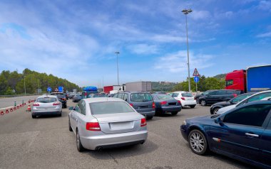 Trafik sıkışıklığı ile İspanya durdu arabalar