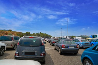 Trafik sıkışıklığı ile İspanya durdu arabalar
