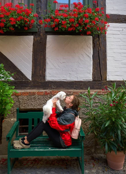 Girl Tourist Kissing Maltese Bichon Puppy Dog Germany — Stock Photo, Image