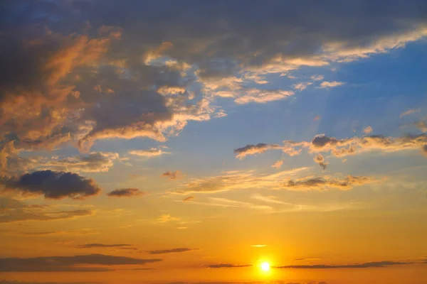 Cielo Del Atardecer Tierra Negra Naranja Azul — Foto de Stock