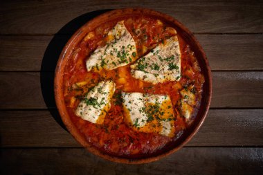 Domates ve patates levrek ile levrek balık tarifi fırın