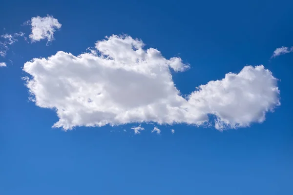 Haufenwolken Perfekt Weiß Blauem Himmel Hintergrund — Stockfoto