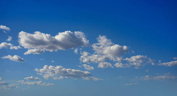Cúmulo Nubes Perfecto Blanco Azul Cielo Fondo — Foto de Stock