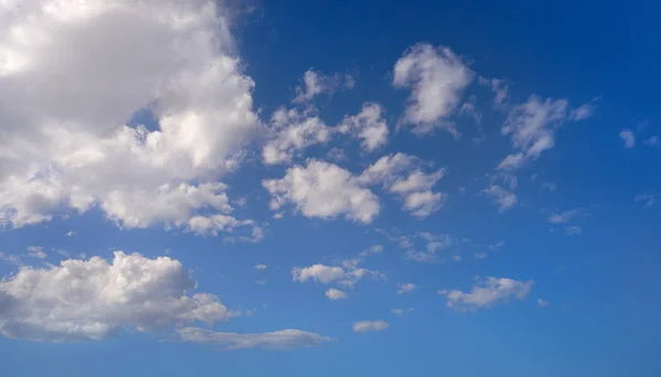 Cúmulo Nubes Perfecto Blanco Azul Cielo Fondo — Foto de Stock