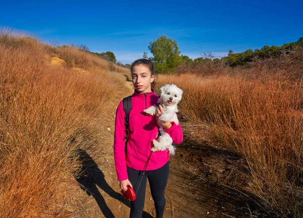 Tiener Meisje Knuffel Maltichon Buiten Mediterrane — Stockfoto