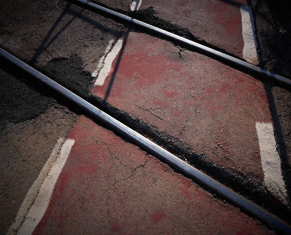 Ferrocarril Que Cruza Pista Roja Bicicletas Con Sombras — Foto de Stock