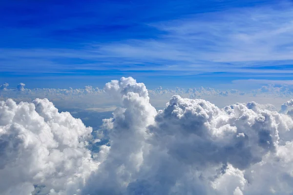 積雲雲観撮飛行機の視点から海 — ストック写真