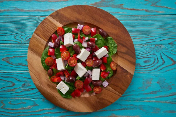 Ost Sallad Med Tomater Spenat Och Kalamata Oliver — Stockfoto