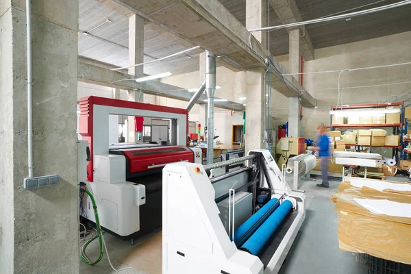 Lazer Kesim Makina Fabrikası Tekstil transfer moda sanayî için