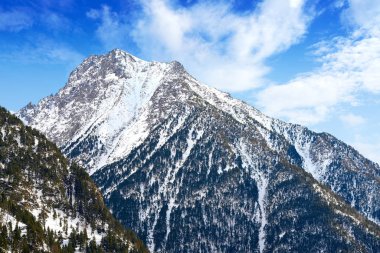 Cerler gökyüzü alanında Pyrenees Huesca, İspanya