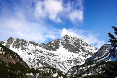 Cerler gökyüzü alanında Pyrenees Huesca, İspanya