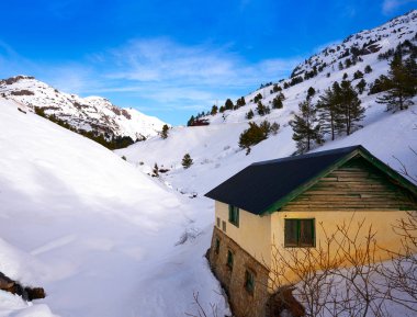 Cerler gökyüzü alanında Pyrenees Huesca, İspanya