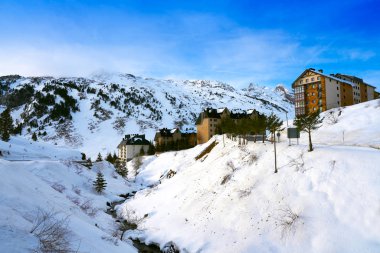 Cerler gökyüzü alanında Pyrenees Huesca, İspanya