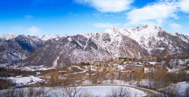 Cerler gökyüzü alanında Pyrenees Huesca, İspanya