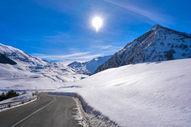 Cerler gökyüzü alanında Pyrenees Huesca, İspanya