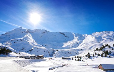Cerler gökyüzü alanında Pyrenees Huesca, İspanya