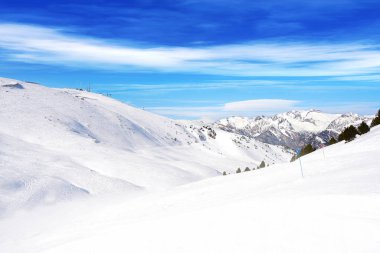 Cerler gökyüzü alanında Pyrenees Huesca, İspanya